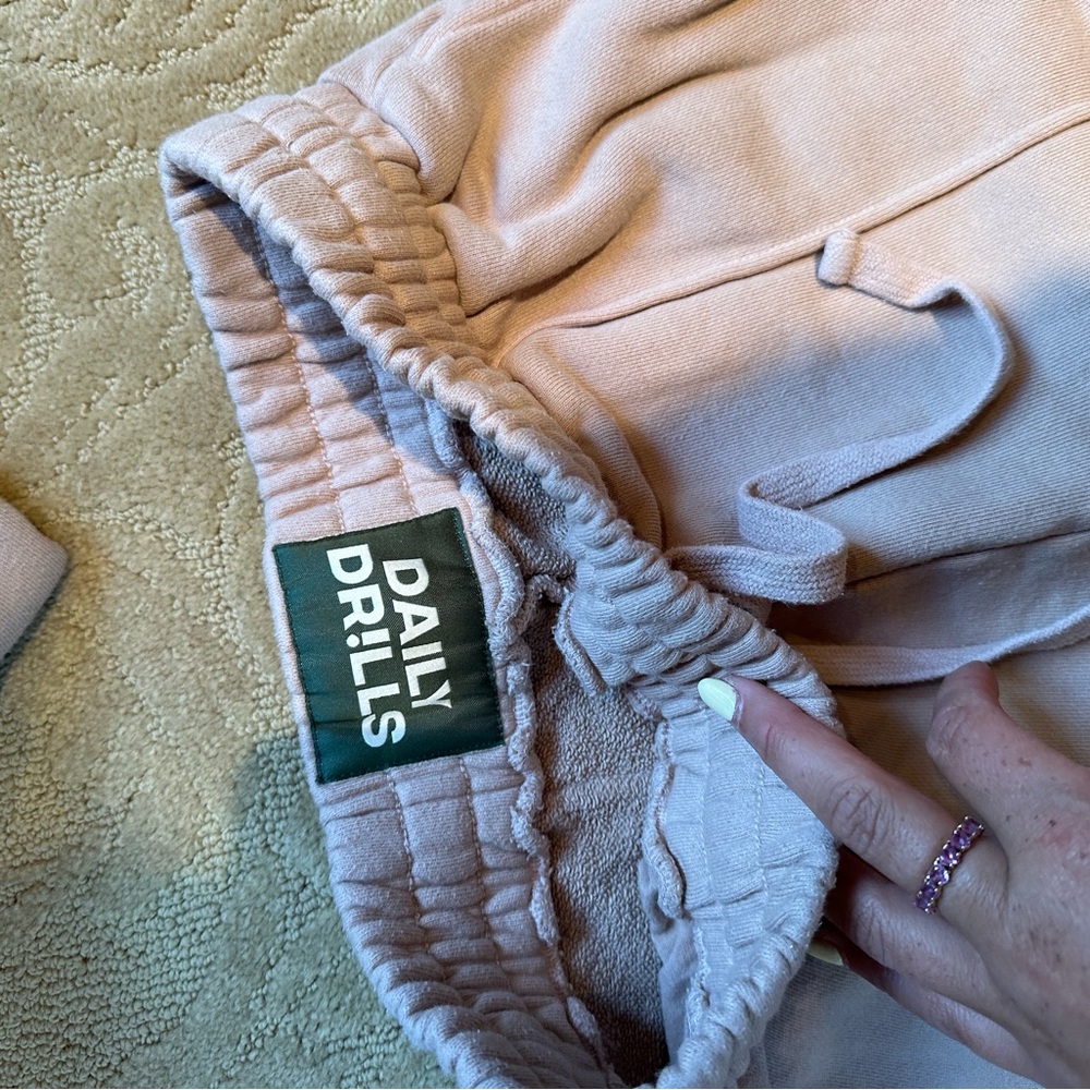 Dailly Drills Cafe Wideleg Sweats and cropped crew neck